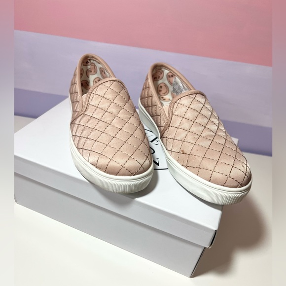 Steve Madden NIB blush pink slip on shoe size 1 - Picture 2 of 6